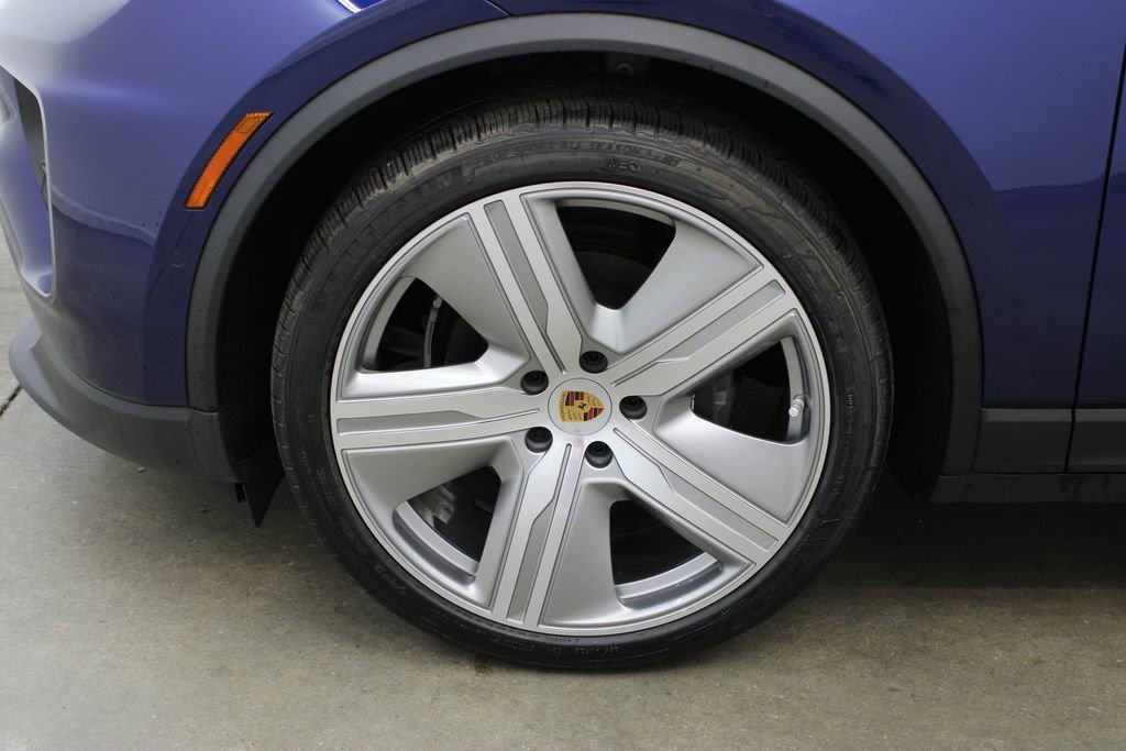 New 2024 Porsche Macan 4 Electric image 13