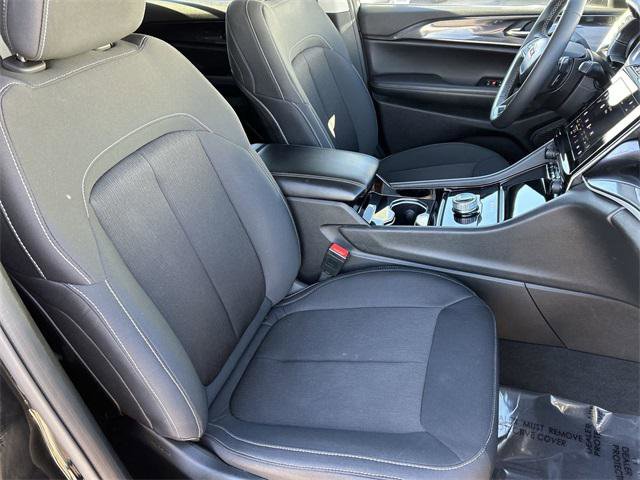 Certified 2023 Jeep Grand Cherokee L Laredo image 11