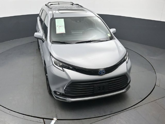 Used 2025 Toyota Sienna XLE Woodland Edition AWD/4WD image 52