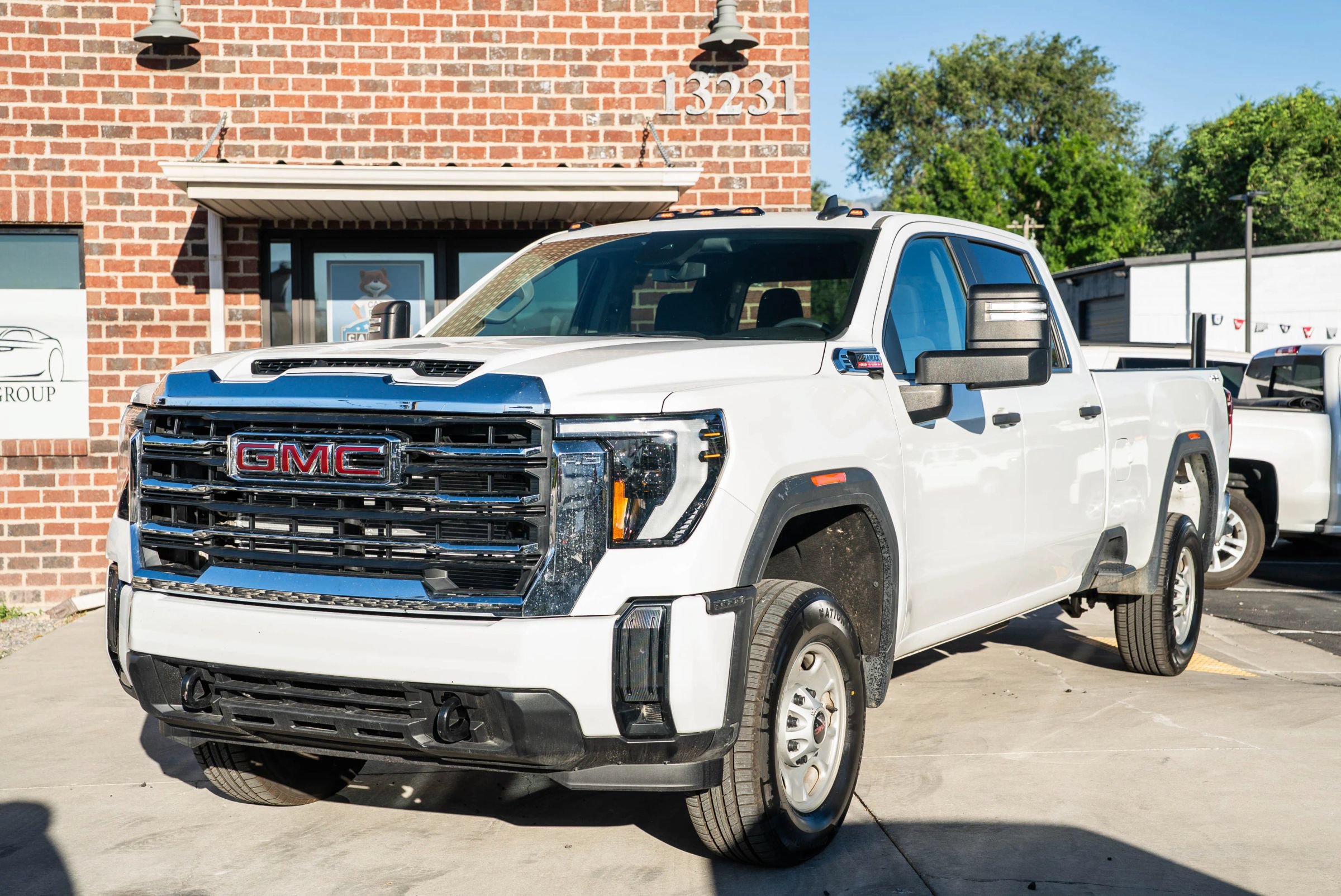 Used 2024 GMC Sierra 2500 Pro w/ Convenience Package AWD/4WD image 1