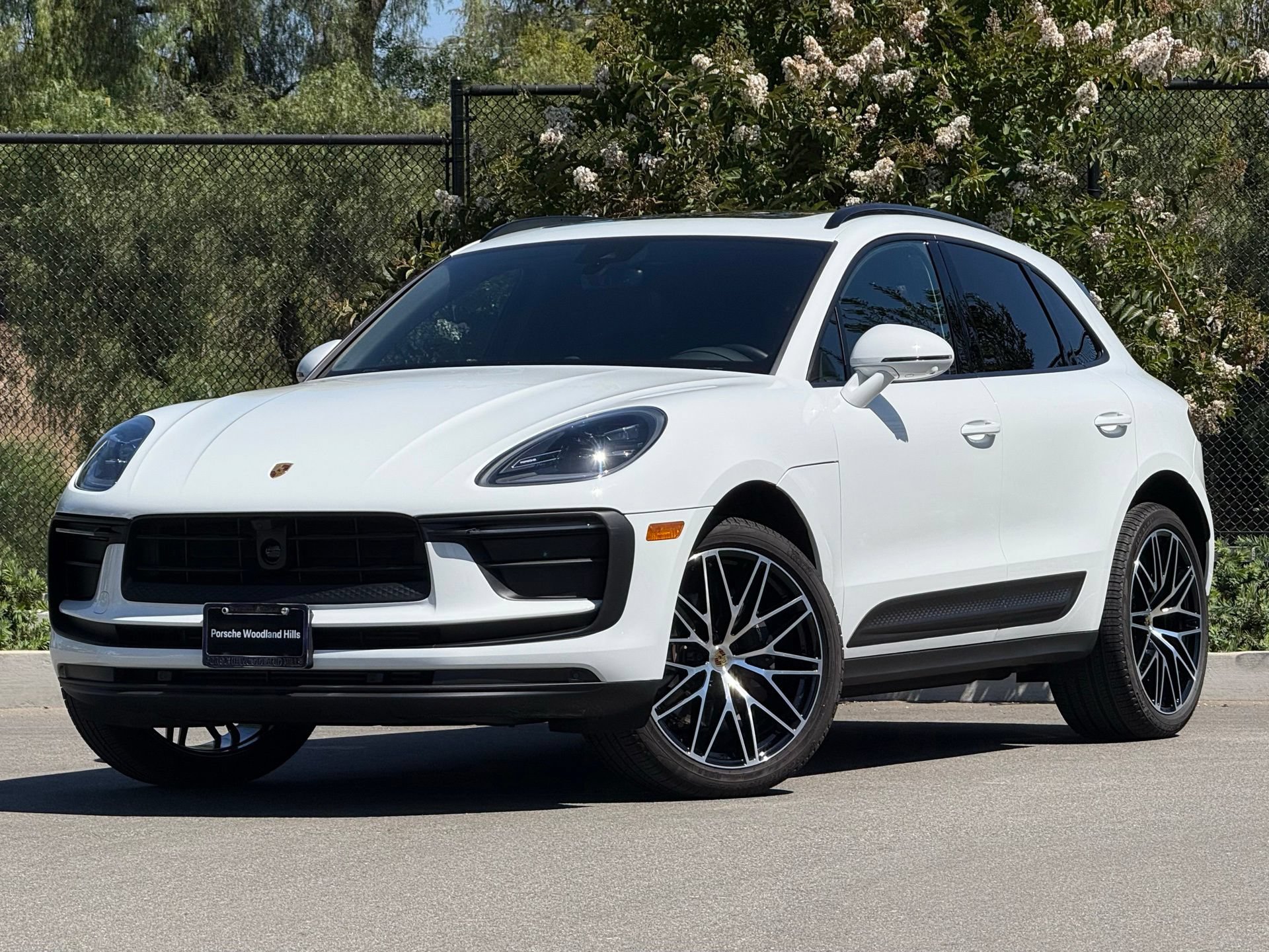 Used 2026 Porsche Macan AWD/4WD image 1