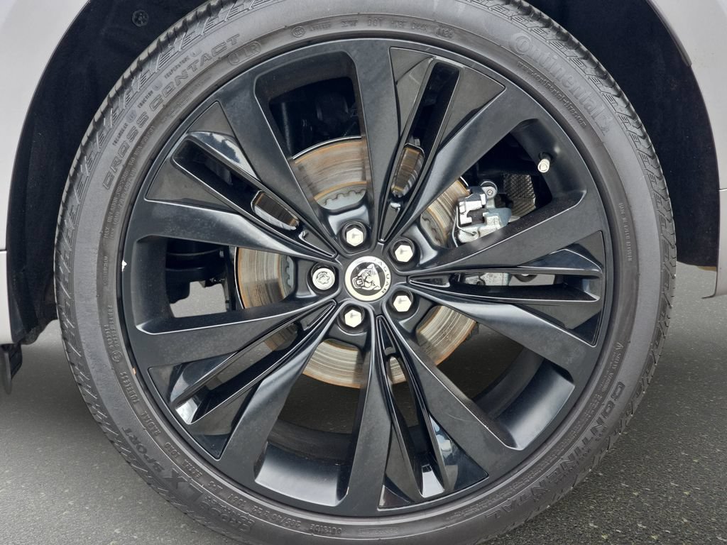 Certified 2025 Jaguar F-PACE R-Dynamic S AWD/4WD image 34