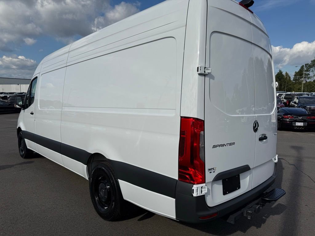 Used 2025 Mercedes-Benz Sprinter 2500 image 3