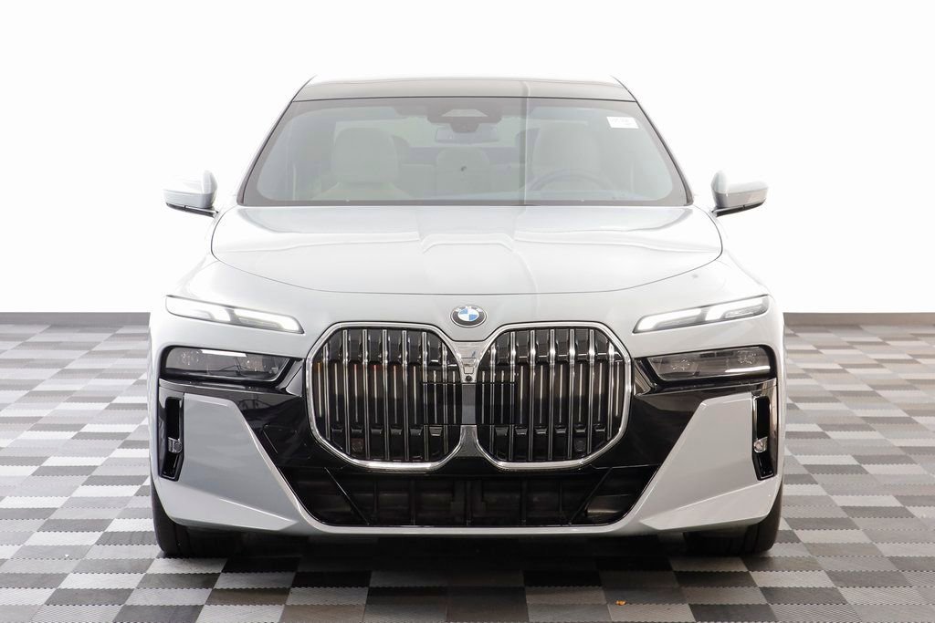 Used 2024 BMW 760i xDrive w/ Premium Package 2 image 24