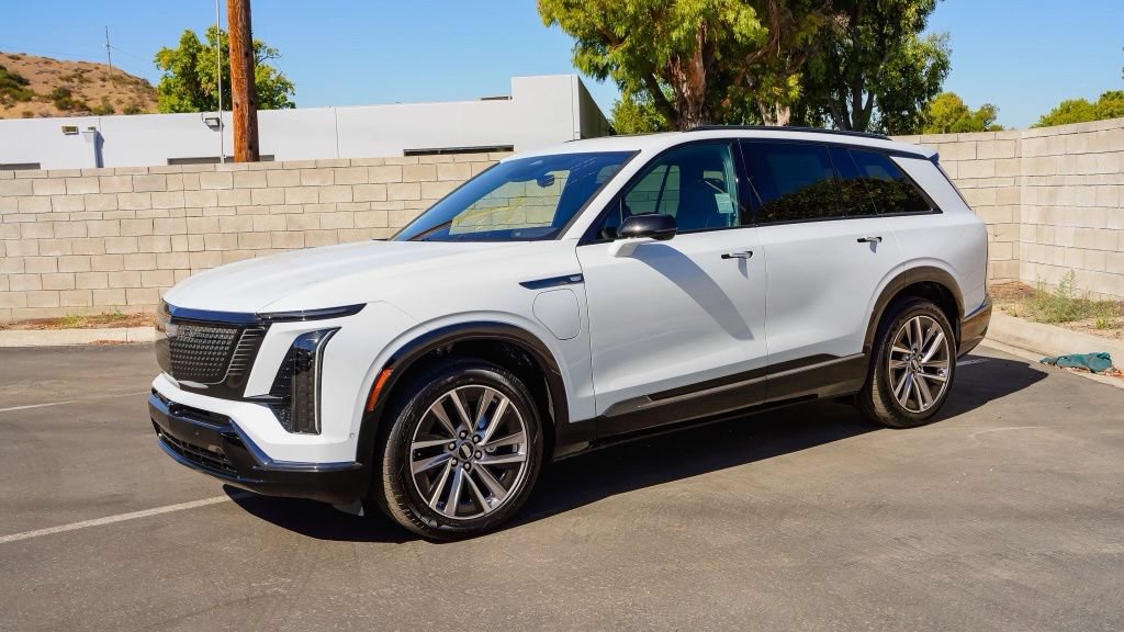 New 2027 Cadillac Vistiq Sport w/ LPO, Floor Liner Package AWD/4WD image 3