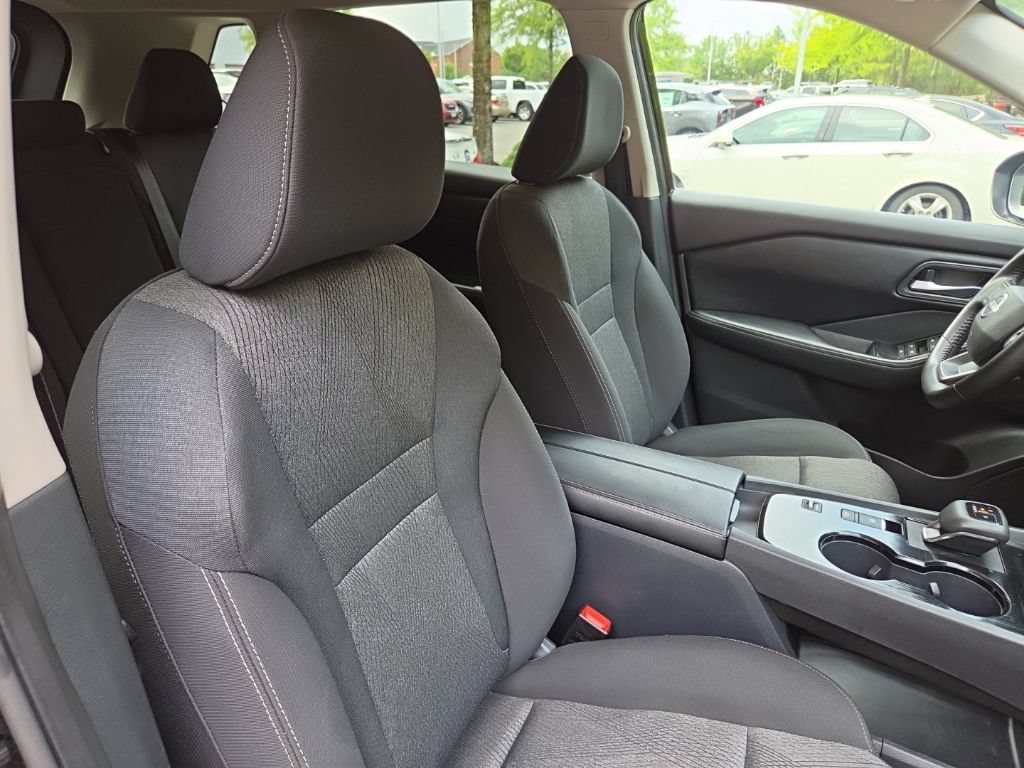 Certified 2025 Nissan Rogue SV FWD image 40
