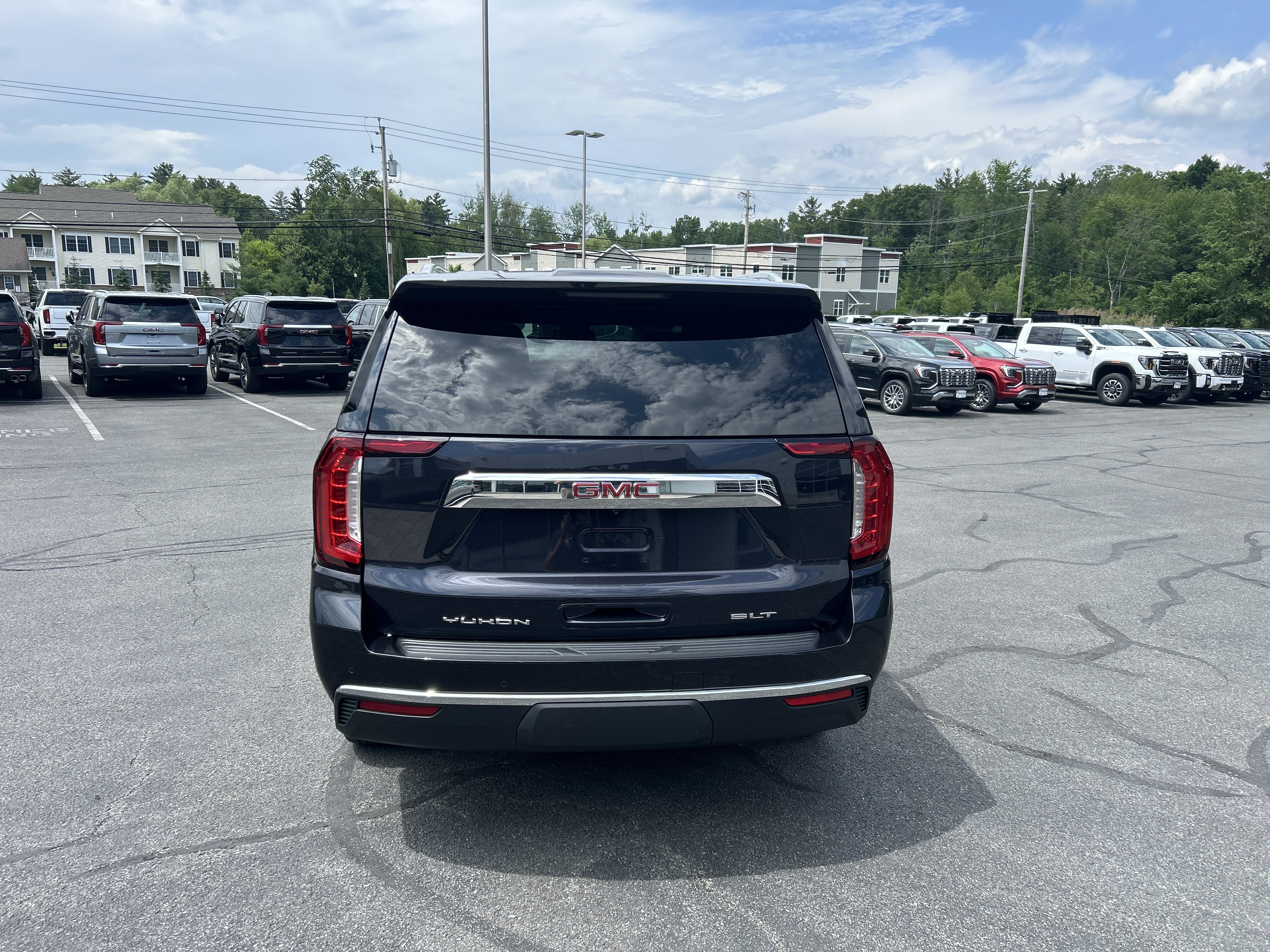 Certified 2024 GMC Yukon SLT w/ SLT Luxury Package AWD/4WD image 8
