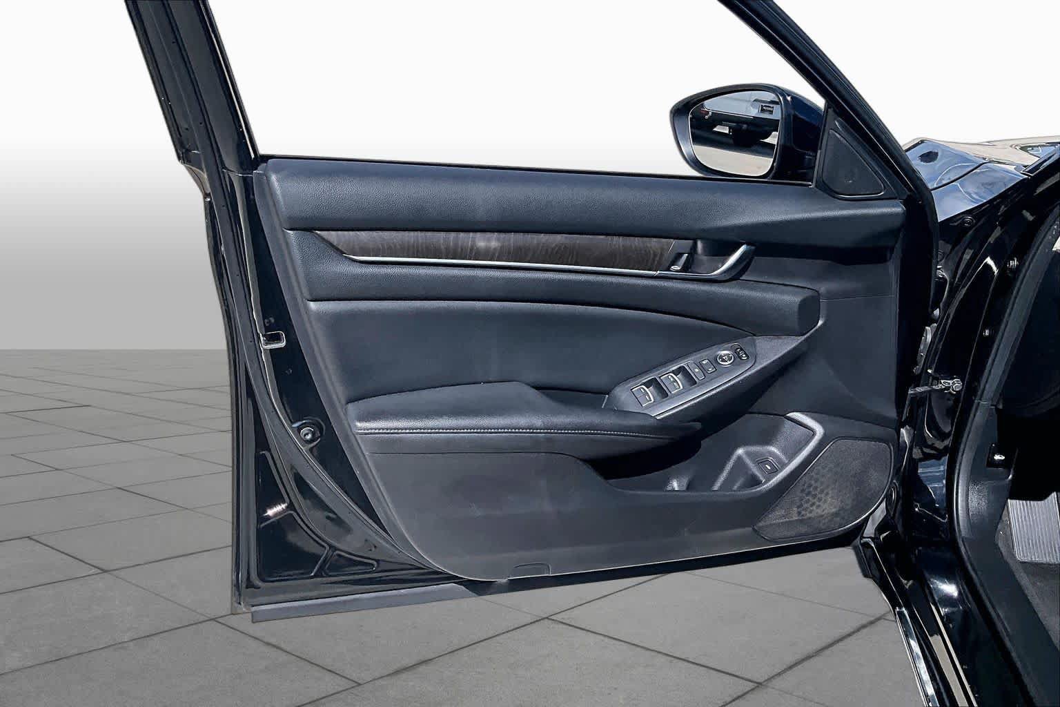 Used 2020 Honda Accord EX image 24