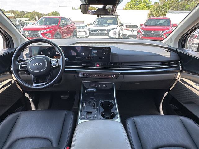 Used 2025 Kia Carnival image 13