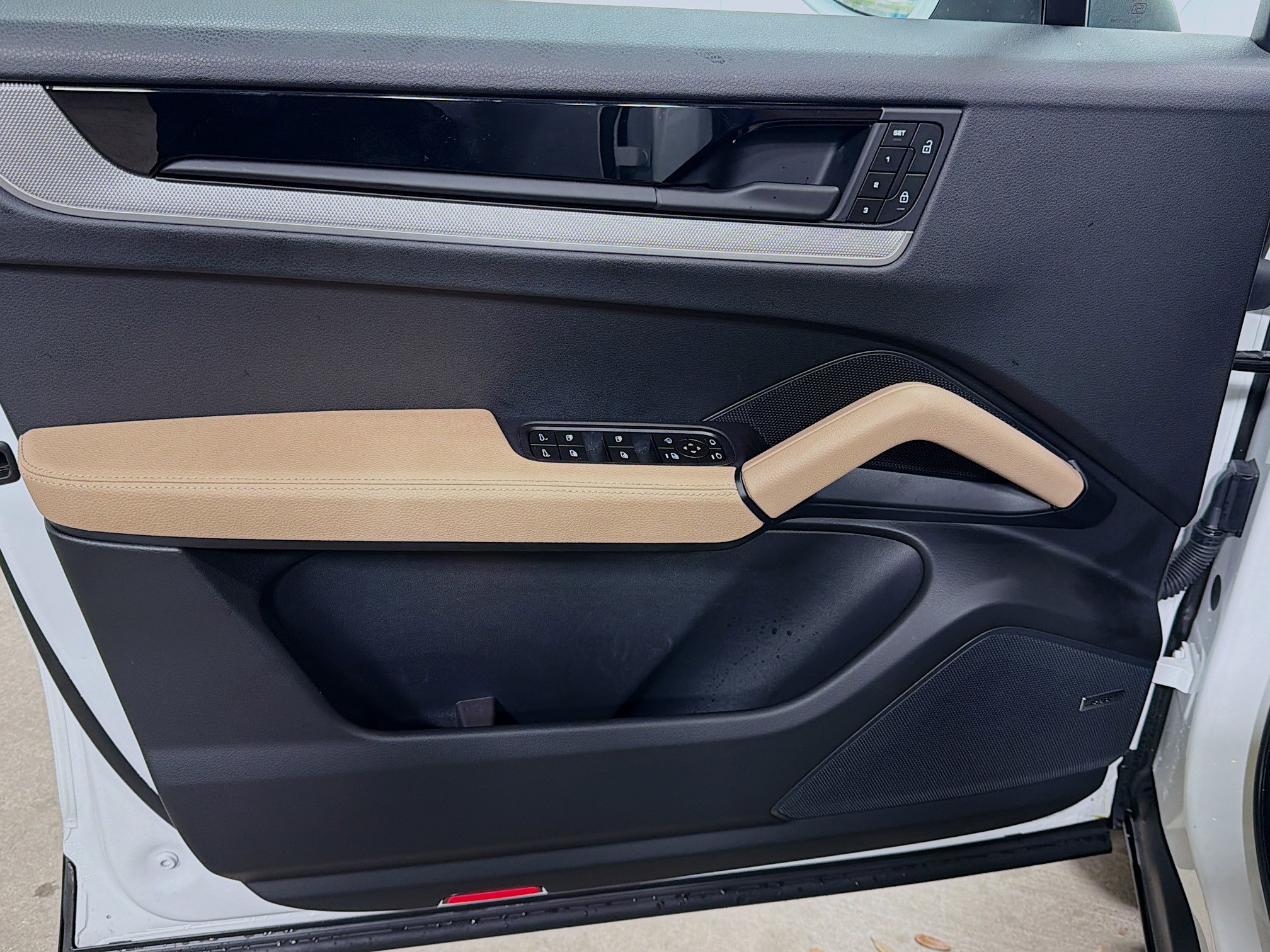 Certified 2025 Porsche Cayenne image 22