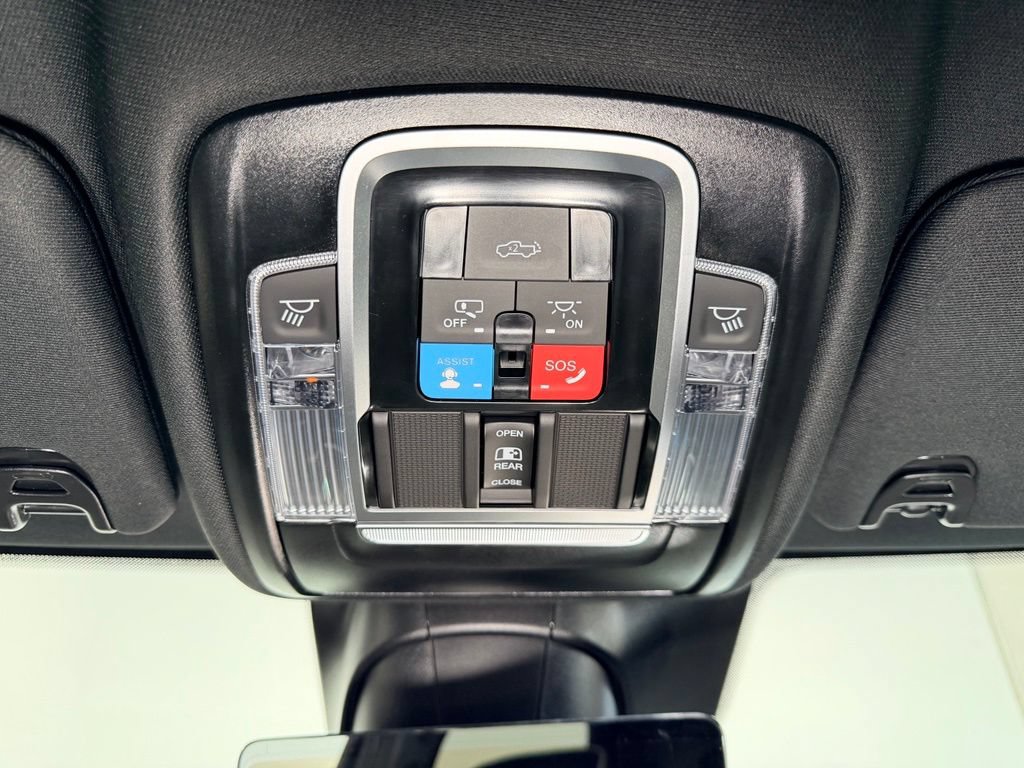 New 2026 RAM 2500 Laramie AWD/4WD image 12