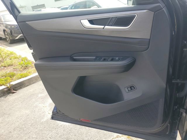 Certified 2025 Volkswagen Atlas Cross Sport SE w/ Panoramic Sunroof Package image 29