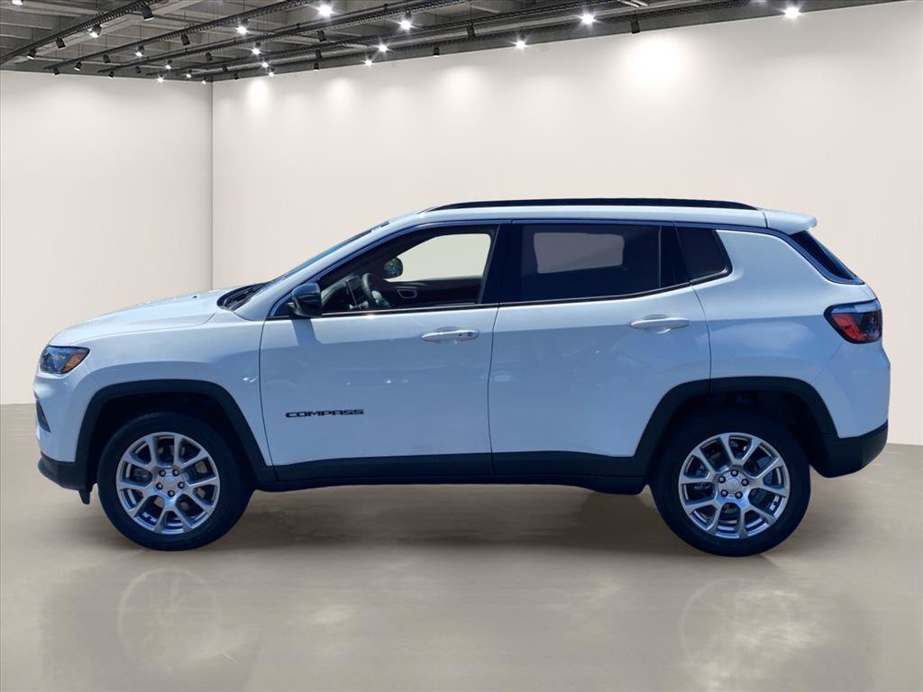 Used 2023 Jeep Compass Latitude AWD/4WD image 4