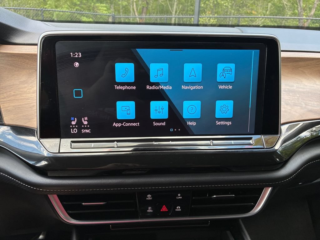 Used 2025 Volkswagen Atlas SE AWD/4WD image 21