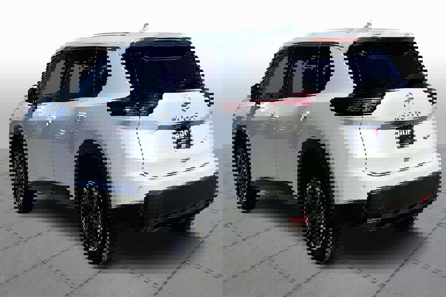 Used 2024 Nissan Rogue SV image 12