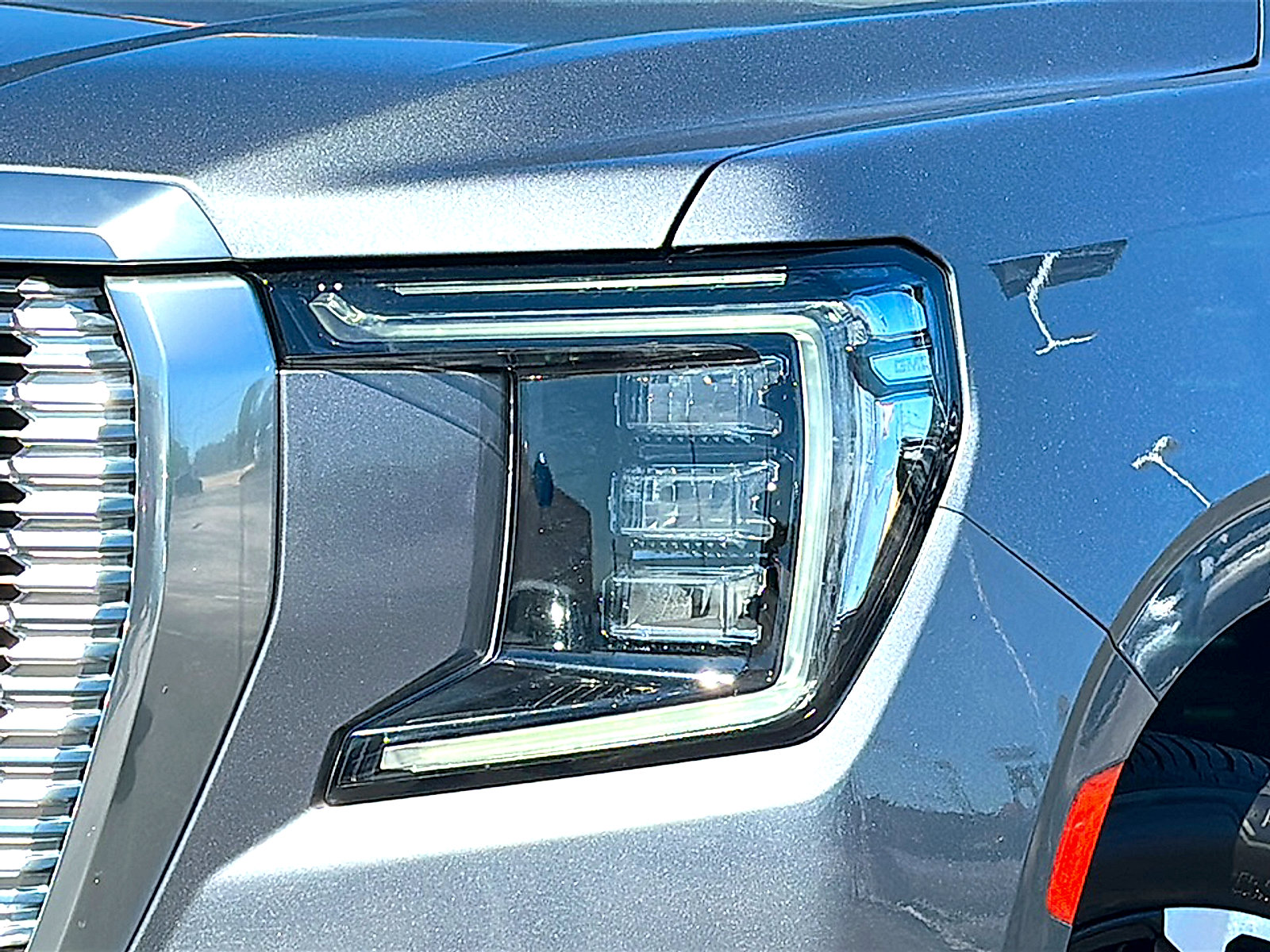 Used 2022 GMC Yukon Denali w/ Denali Premium Package image 4