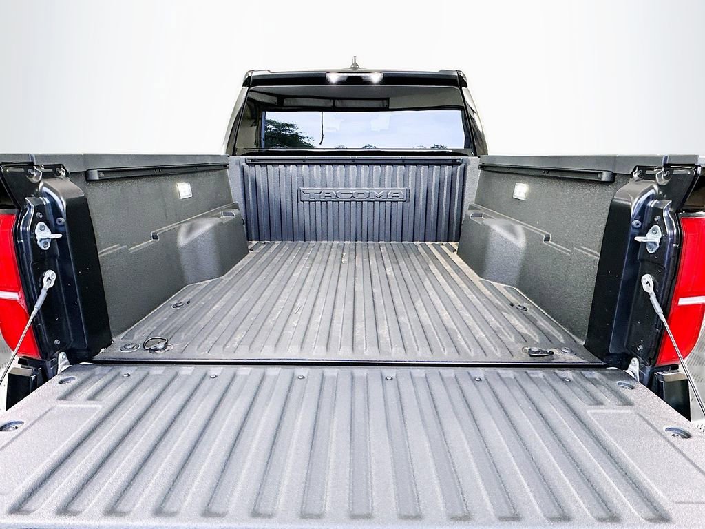 Certified 2025 Toyota Tacoma SR5 AWD/4WD image 24