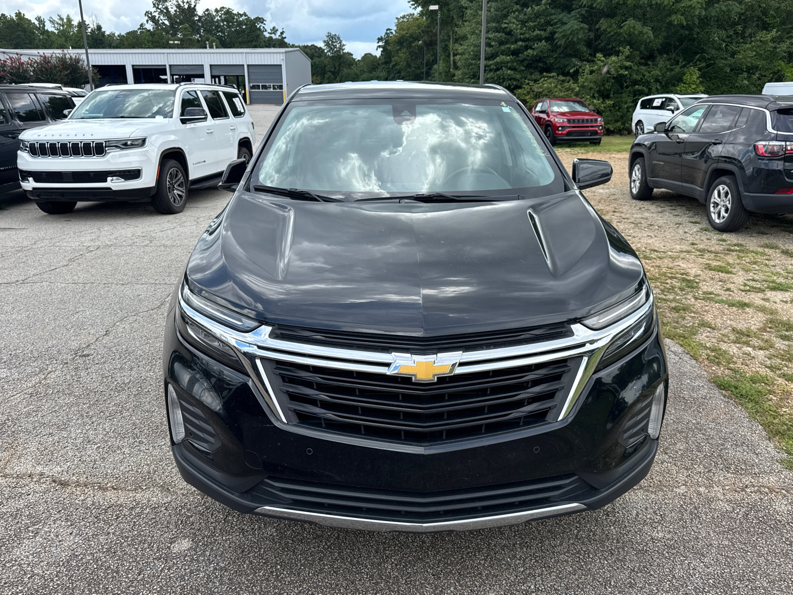 Used 2024 Chevrolet Equinox LT AWD/4WD image 2
