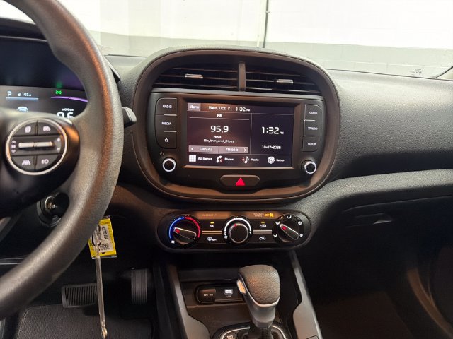 Certified 2023 Kia Soul LX FWD image 18