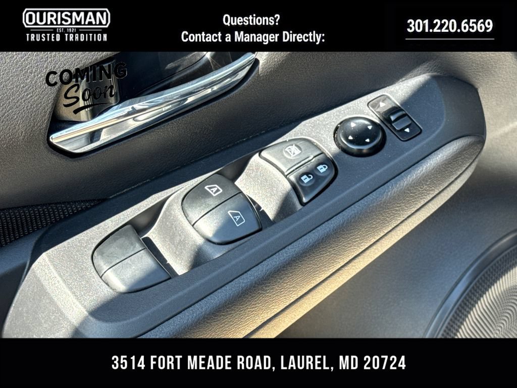Used 2024 Nissan Kicks SV FWD image 8