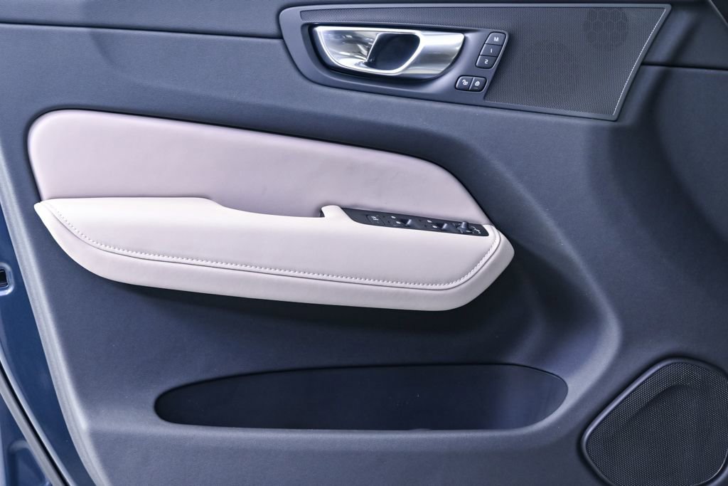 New 2026 Volvo XC60 T8 Core w/ Climate Package PRO image 6