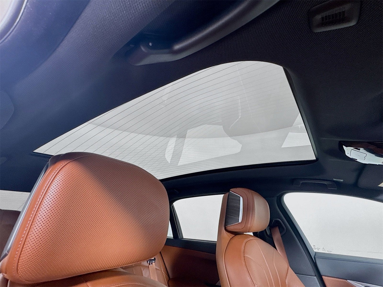 Used 2023 BMW 760i xDrive w/ Luxury Rear Seating Package image 21