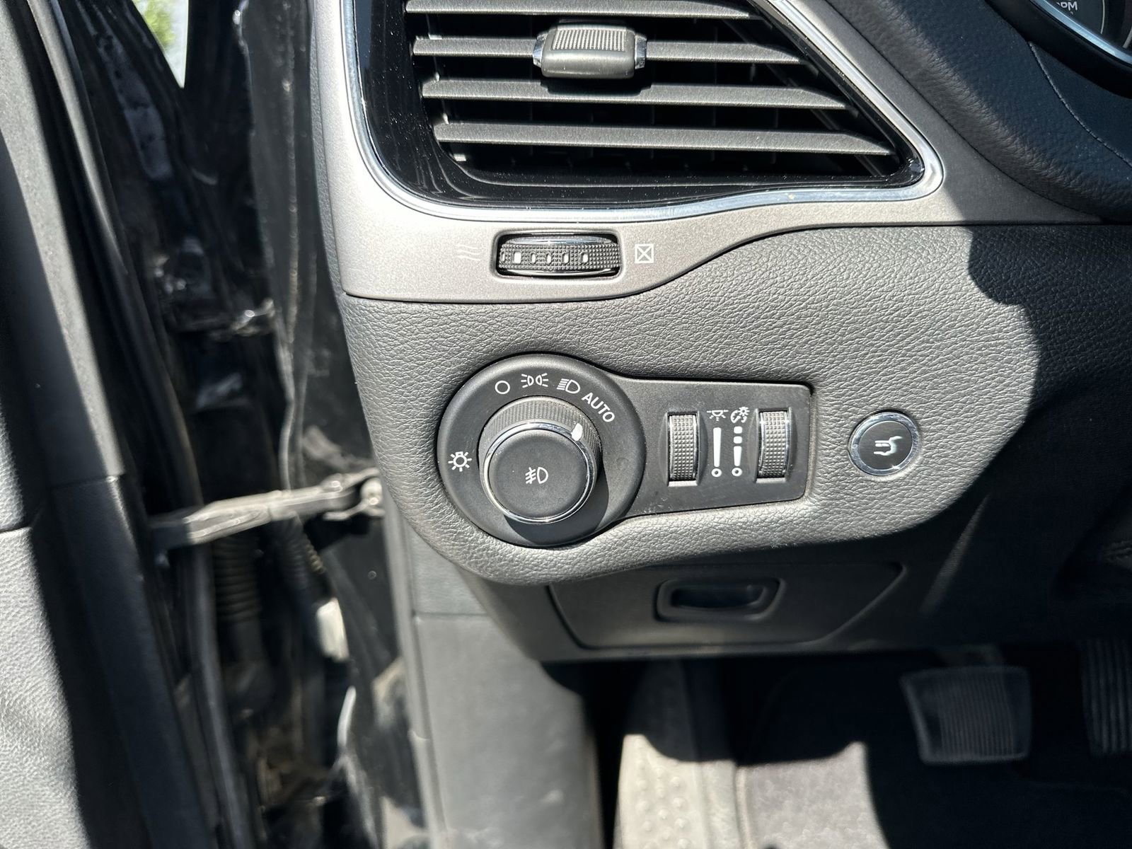 Used 2020 Jeep Cherokee High Altitude AWD/4WD image 18