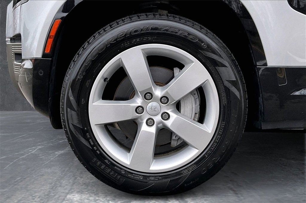 Used 2023 Land Rover Defender 110 X-Dynamic SE image 34