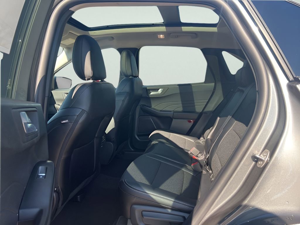 New 2025 Ford Escape SE w/ Class II Trailer Tow Package image 16