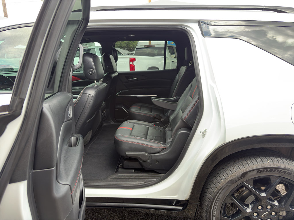 Used 2024 Chevrolet Traverse RS FWD image 14