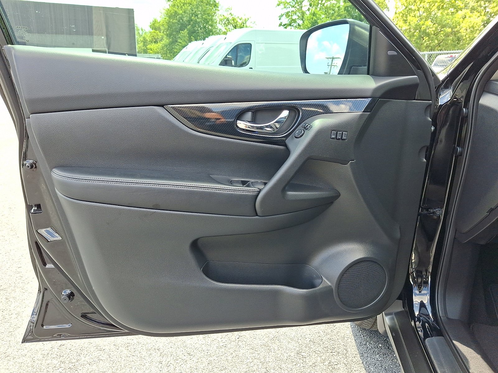 Used 2019 Nissan Rogue SL w/ Premium Package AWD/4WD image 15