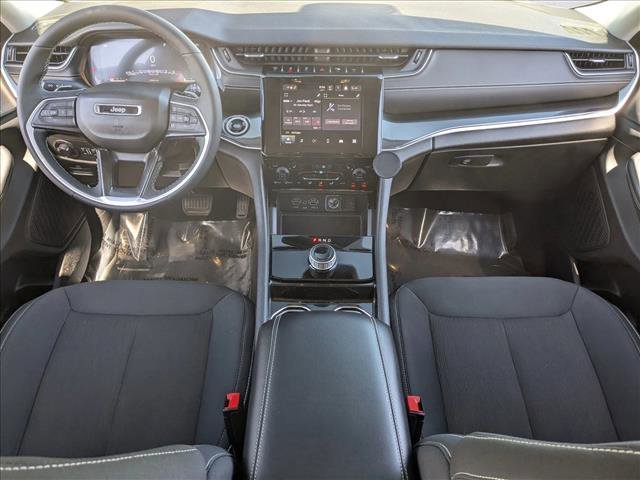 Used 2023 Jeep Grand Cherokee Laredo w/ Luxury Tech Group I AWD/4WD image 18