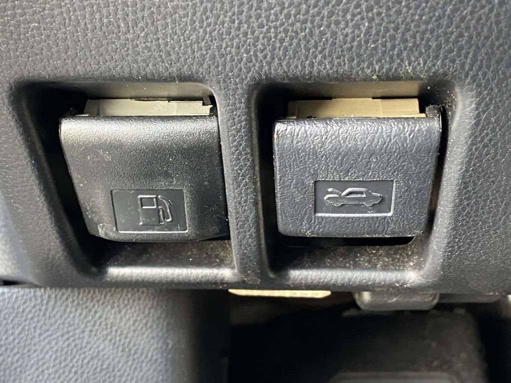 Used 2022 Toyota RAV4 LE image 27