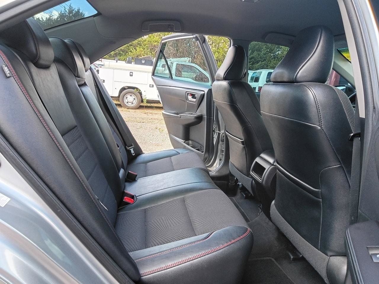 Used 2016 Toyota Camry SE FWD image 21