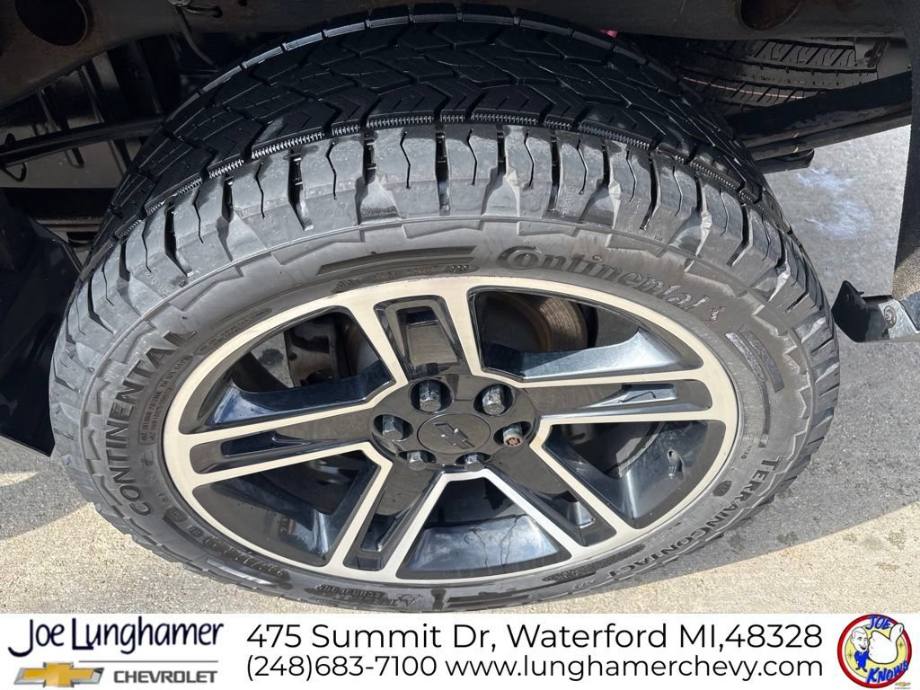 Used 2019 Chevrolet Silverado 1500 LT w/ LPO, Black Pack AWD/4WD image 12