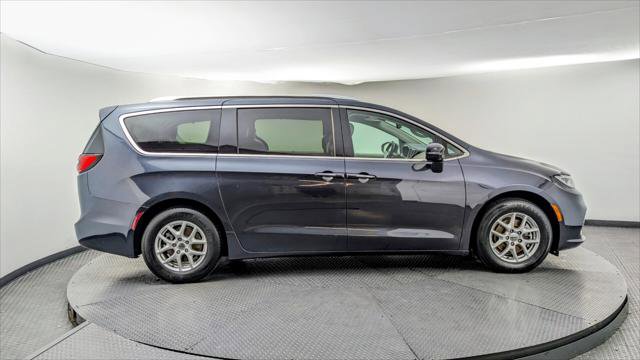 Used 2021 Chrysler Pacifica Touring-L image 9