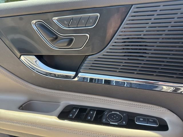 Used 2021 Lincoln Corsair FWD image 12