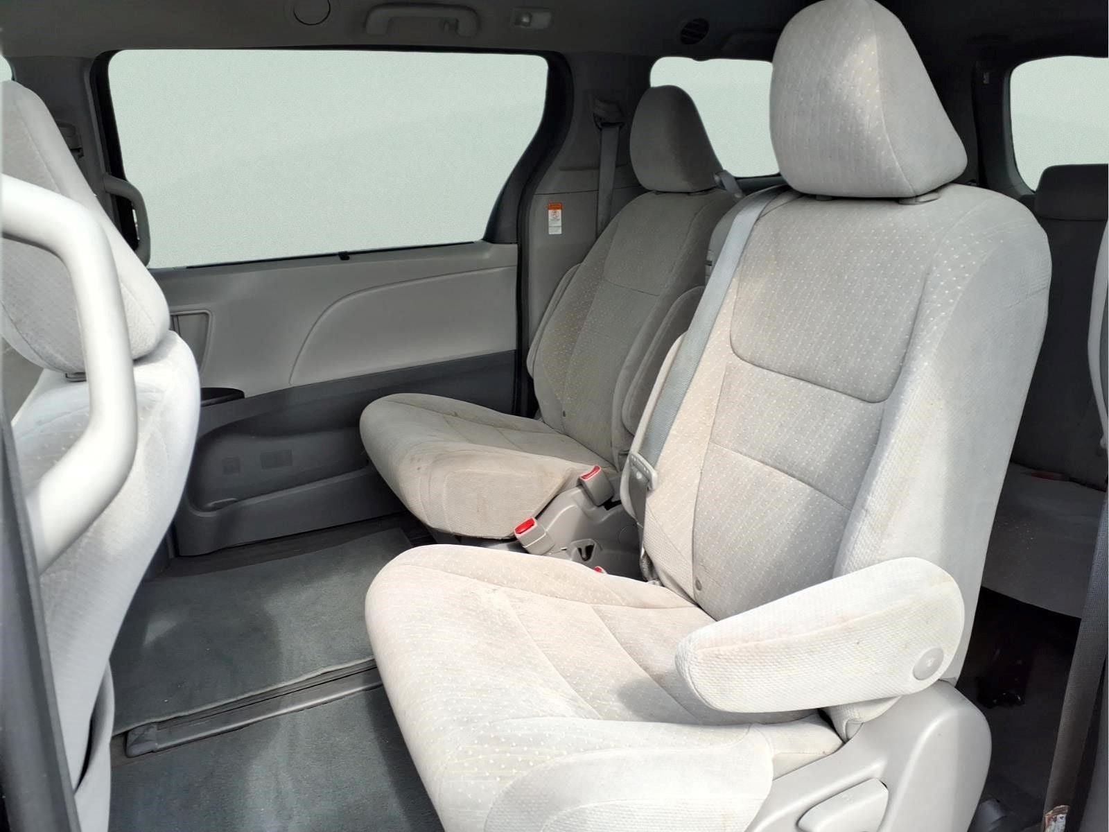 Used 2018 Toyota Sienna LE FWD image 20