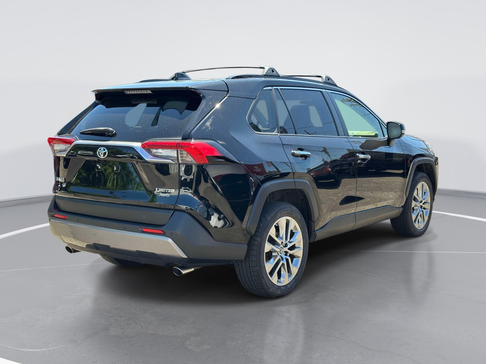 Used 2019 Toyota RAV4 Limited w/ Advanced Technology Package AWD/4WD image 5