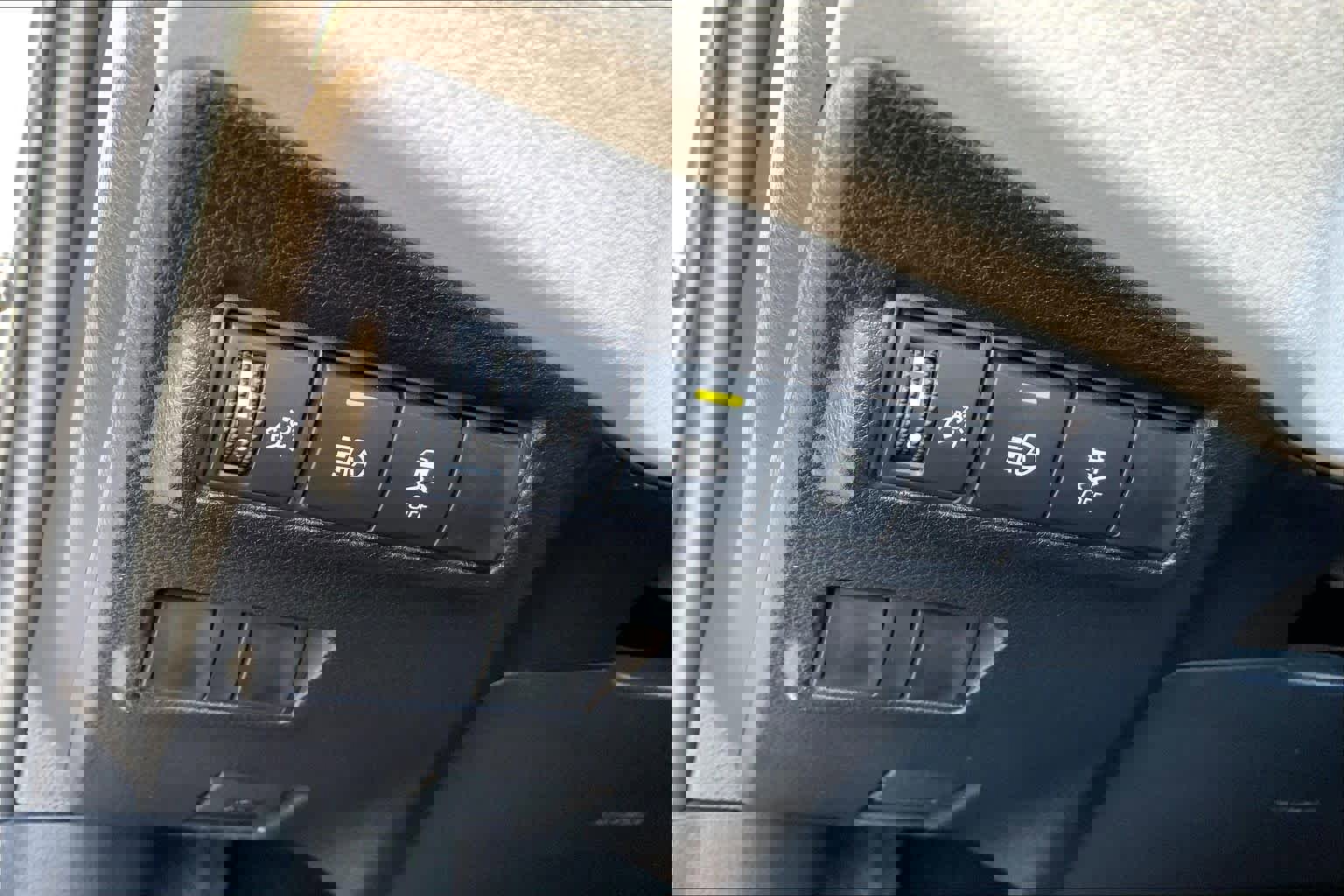 Used 2026 Toyota Corolla Cross LE image 32