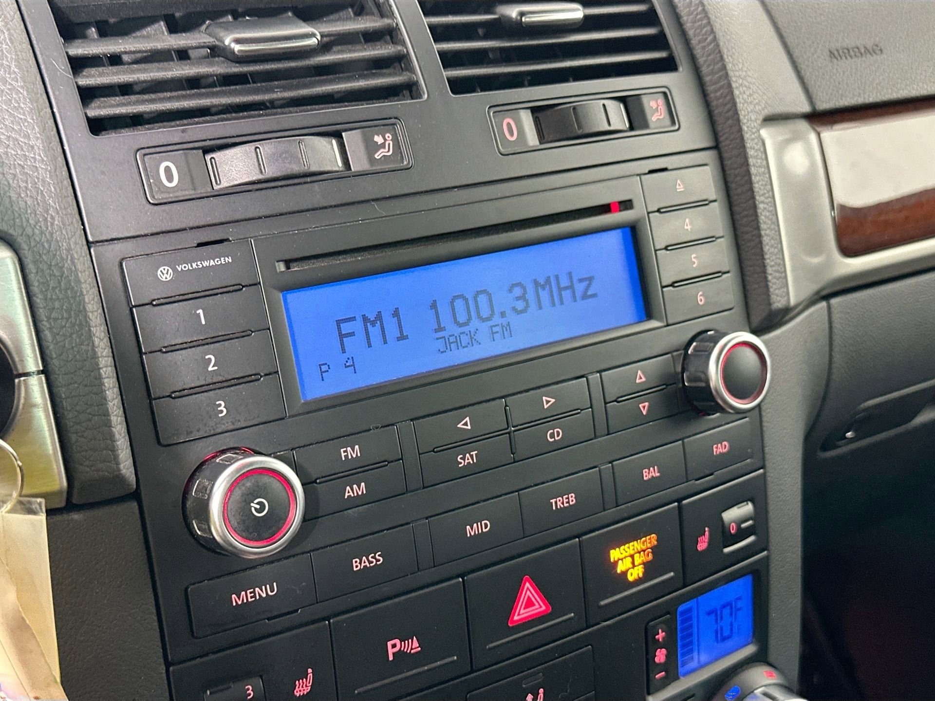 Used 2010 Volkswagen Touareg VR6 image 12