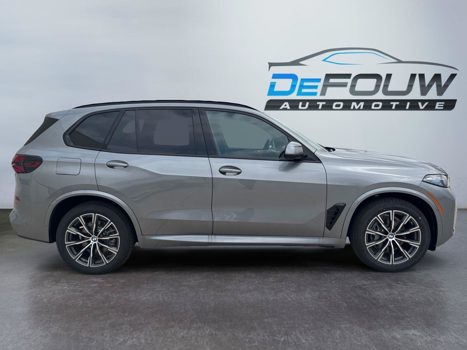 Used 2026 BMW X5 xDrive40i w/ M Sport Package AWD/4WD image 12