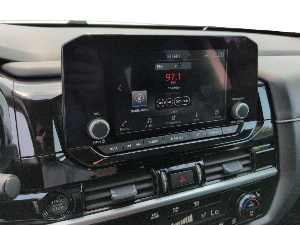 Used 2025 Nissan Pathfinder SV FWD image 13