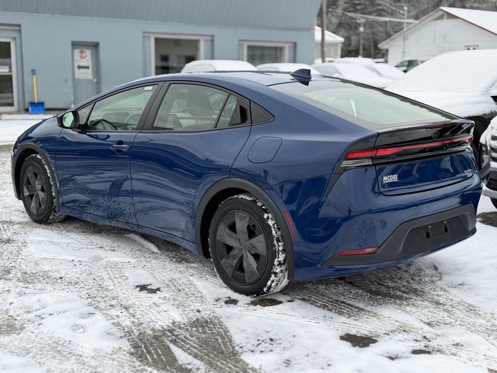 Used 2024 Toyota Prius LE image 3