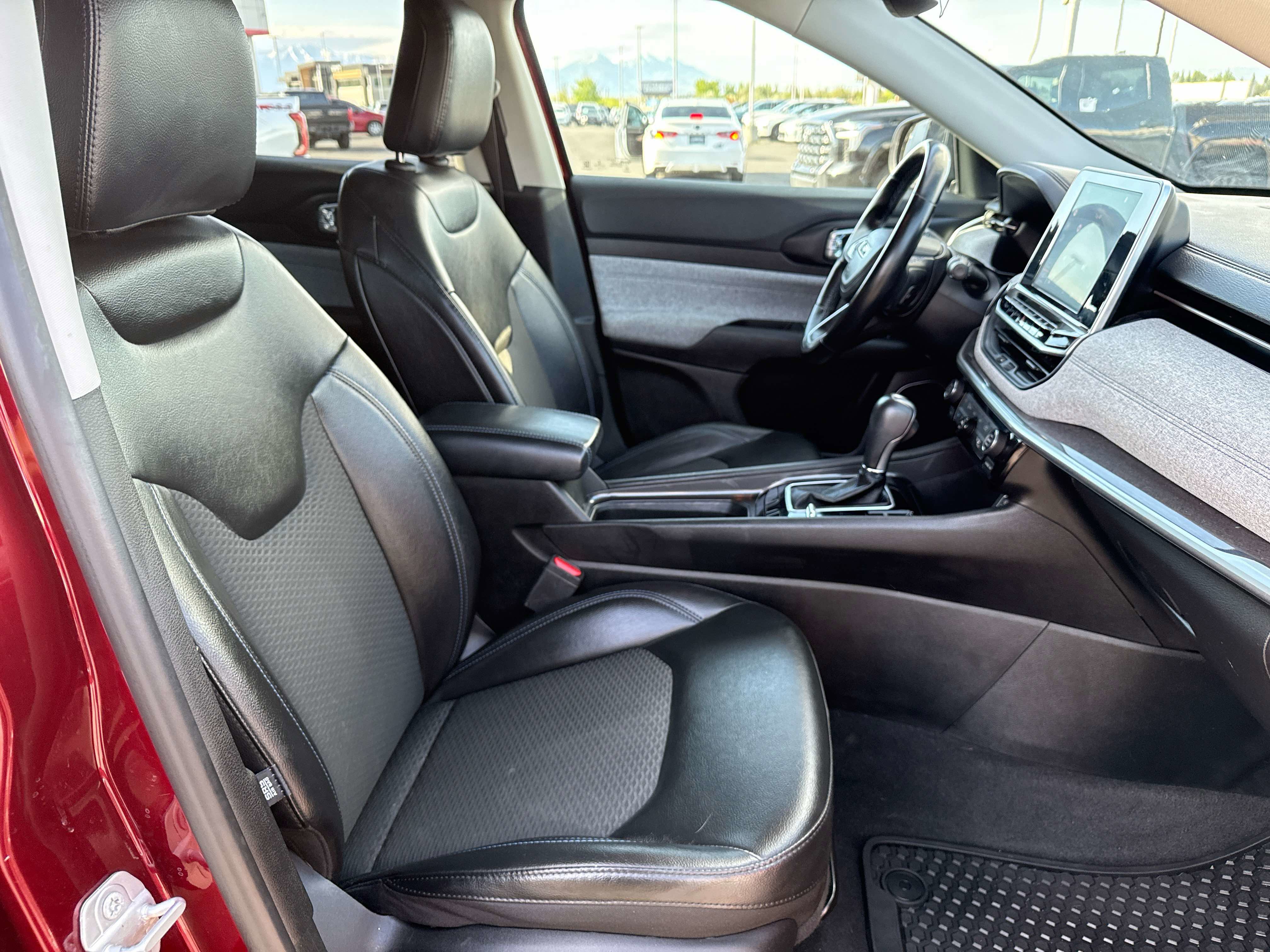 Used 2022 Jeep Compass Latitude w/ Convenience Group AWD/4WD image 17
