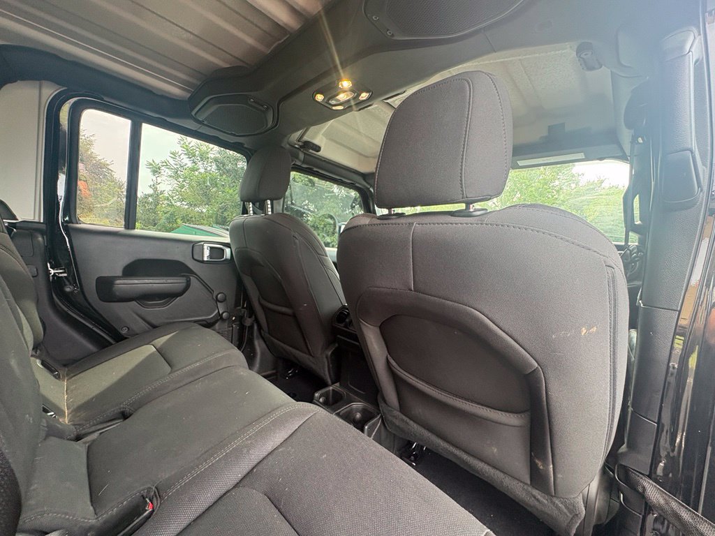 Used 2023 Jeep Gladiator Sport AWD/4WD image 15
