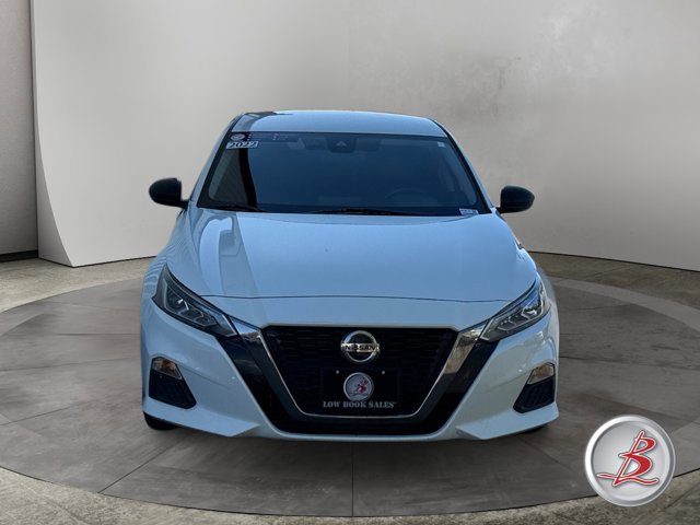 Used 2022 Nissan Altima 2.5 SR FWD image 2