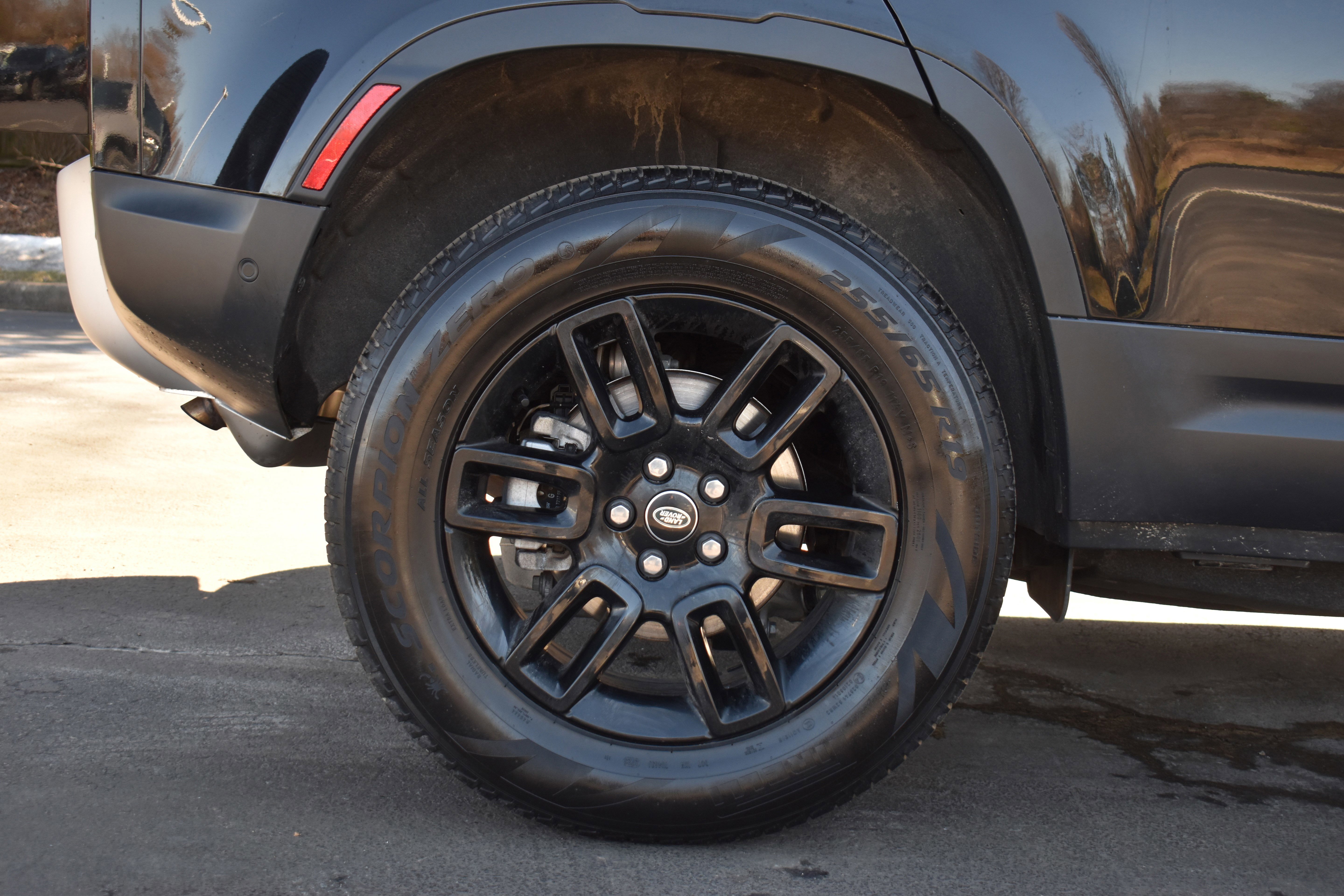 Used 2025 Land Rover Defender 110 S image 42