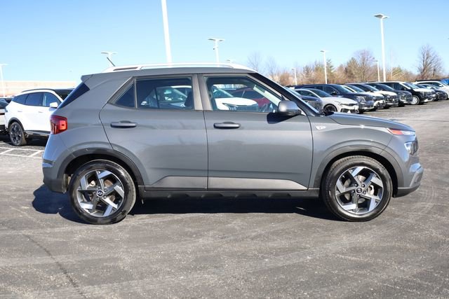 Used 2023 Hyundai Venue SEL image 4