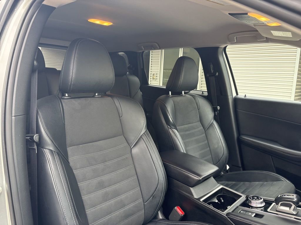 Used 2024 Mitsubishi Outlander SE image 16